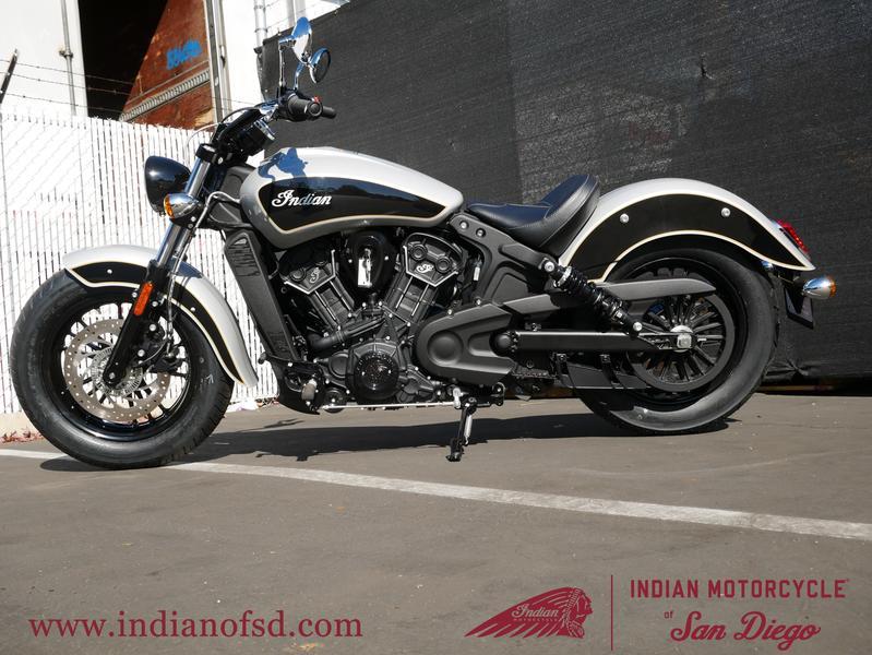 208-indianmotorcycle-scoutsixtyabsstarsilver-thunderblack-2019-6232458