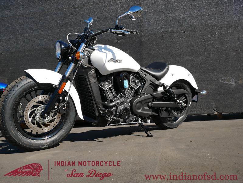 218-indianmotorcycle-scoutsixtyabswhitesmoke-2019-6232459