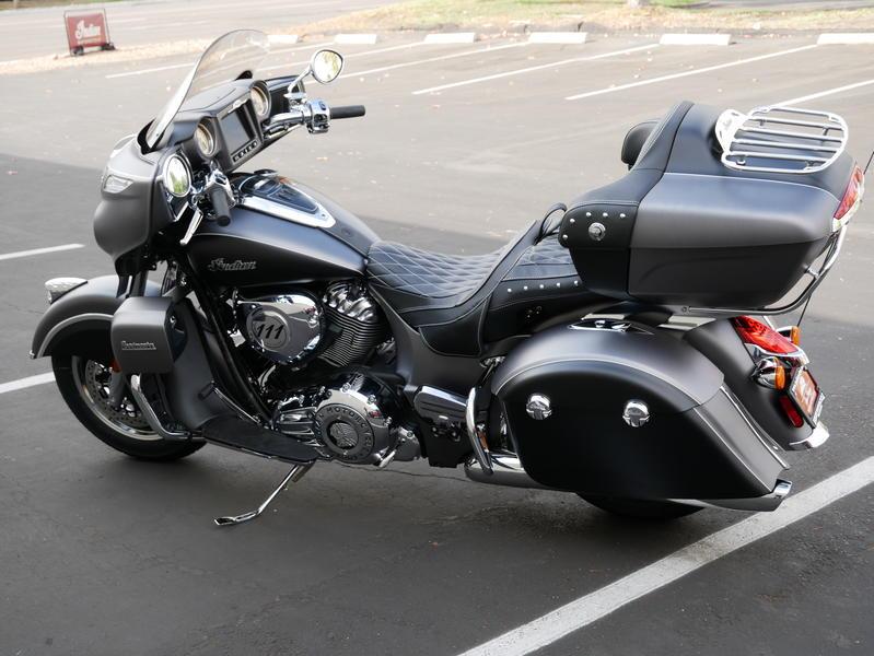 102-indianmotorcycle-roadmastersteelgraysmoke-thunderblacksmoke-2019-5994213