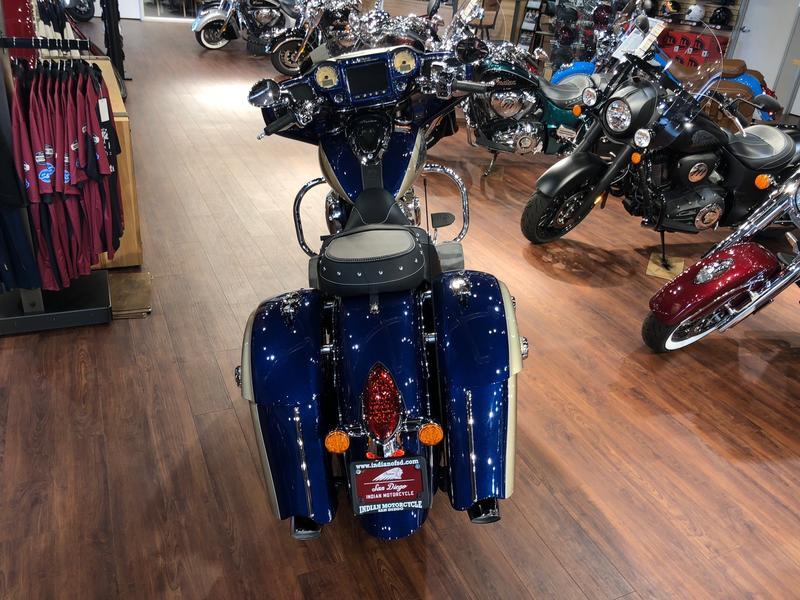 144-indianmotorcycle-chieftainclassicdeepwatermetallic-dirttracktan-2019-6027562