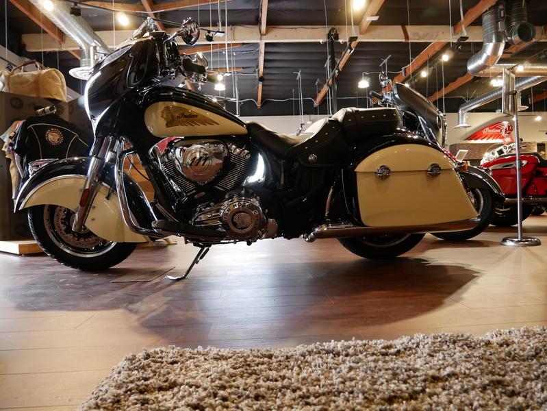 156-indianmotorcycle-chieftainclassicthunderblack-ivorycream-2019-6048619