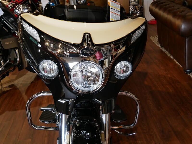 158-indianmotorcycle-chieftainclassicthunderblack-ivorycream-2019-6048619