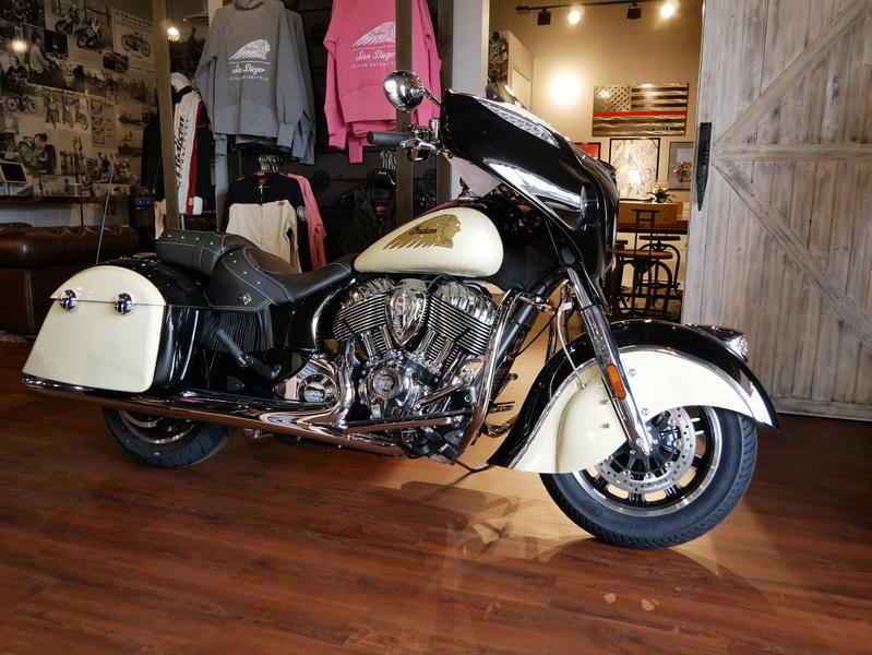 159-indianmotorcycle-chieftainclassicthunderblack-ivorycream-2019-6048619