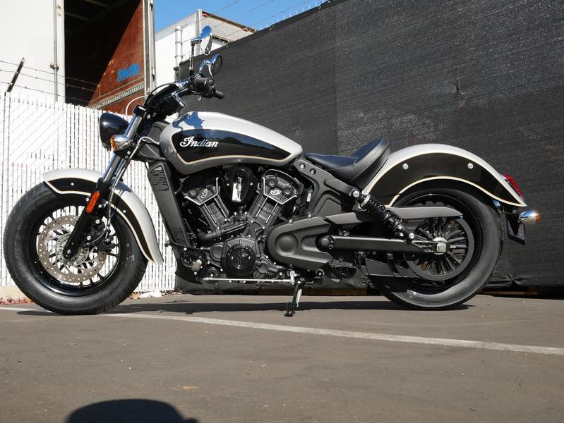 210-indianmotorcycle-scoutsixtyabsstarsilver-thunderblack-2019-6232458