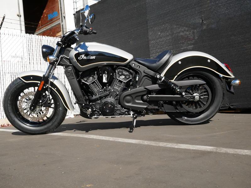 211-indianmotorcycle-scoutsixtyabsstarsilver-thunderblack-2019-6232458