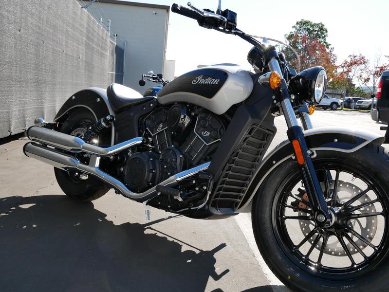 215-indianmotorcycle-scoutsixtyabsstarsilver-thunderblack-2019-6232458