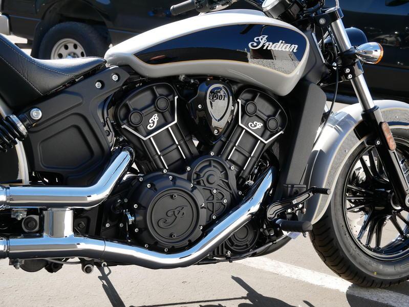 216-indianmotorcycle-scoutsixtyabsstarsilver-thunderblack-2019-6232458