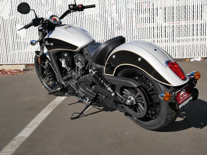 217-indianmotorcycle-scoutsixtyabsstarsilver-thunderblack-2019-6232458