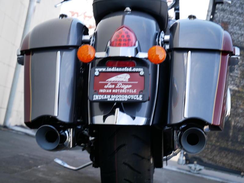 305-indianmotorcycle-springfieldsteelgray-burgundymetallic-2019-6361544