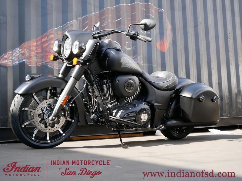 322-indianmotorcycle-springfielddarkhorsethunderblacksmoke-2019-6560600