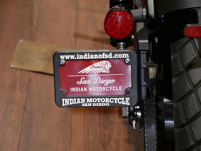 394-indianmotorcycle-scoutbobberabsthunderblacksmoke-2019-6706563