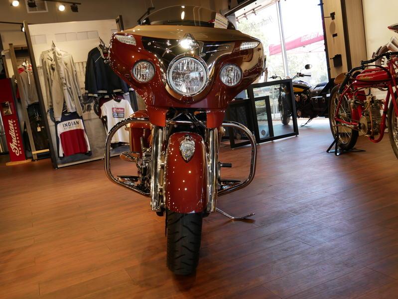 595-indianmotorcycle-chieftainclassiciconseriesburnishedmetallic-sandstonemetallic-2019-7057175