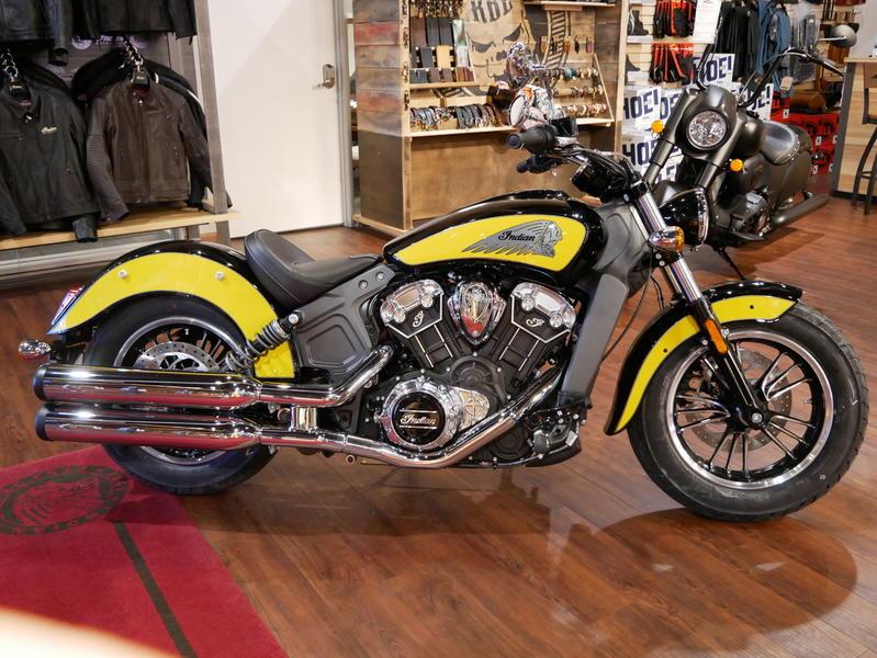 613-indianmotorcycle-scouticonseriesthunderblack-indianmotorcycleyellow-2019-7073870