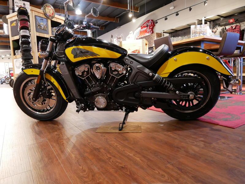 616-indianmotorcycle-scouticonseriesthunderblack-indianmotorcycleyellow-2019-7073870